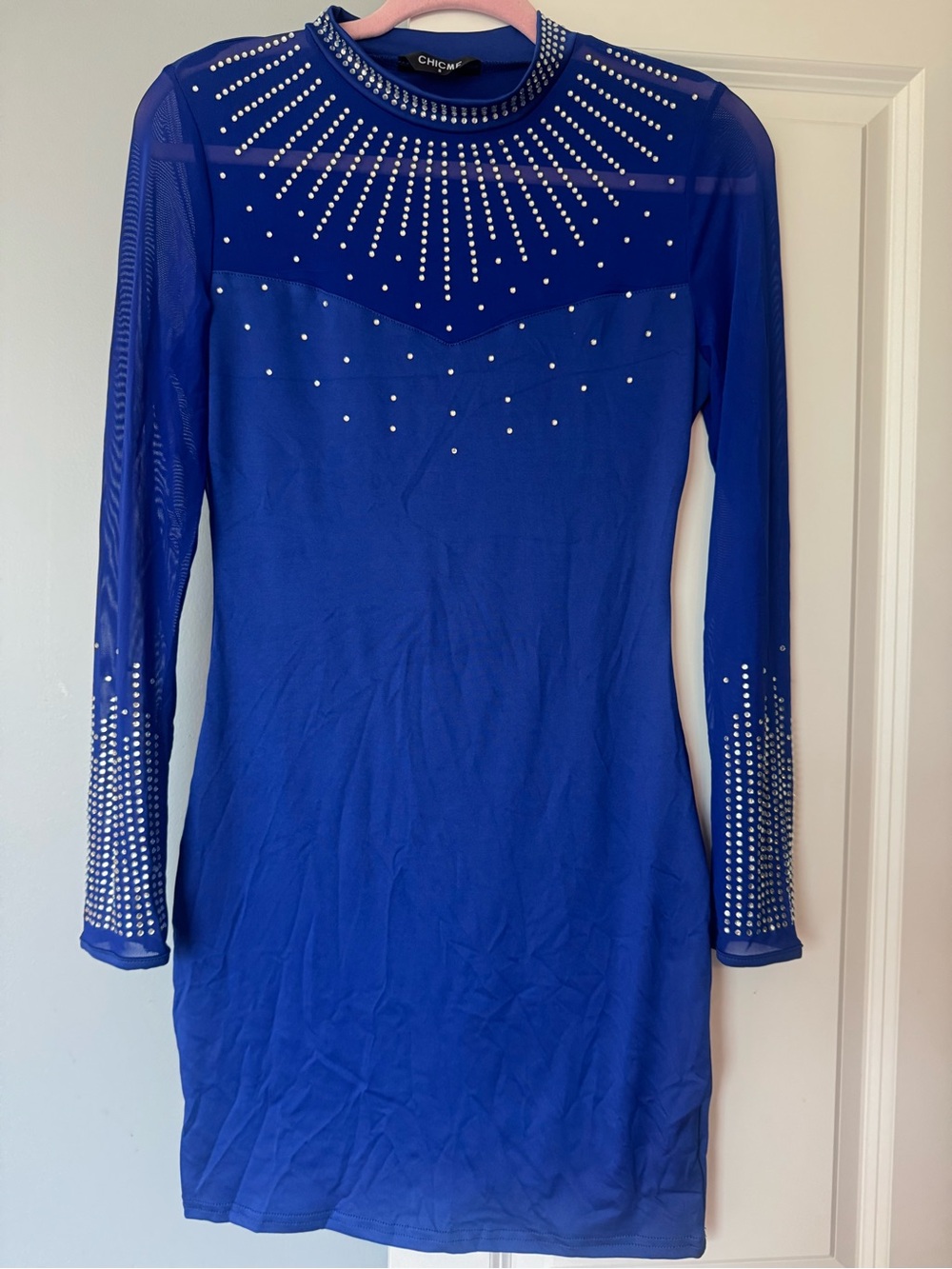 chic Royal Blue Long-Sleeve Embellished Sheath Dress